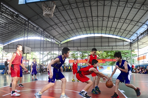 实在好球，SPALDING斯伯丁x识货App联名篮球正式发售 - 中国日报网